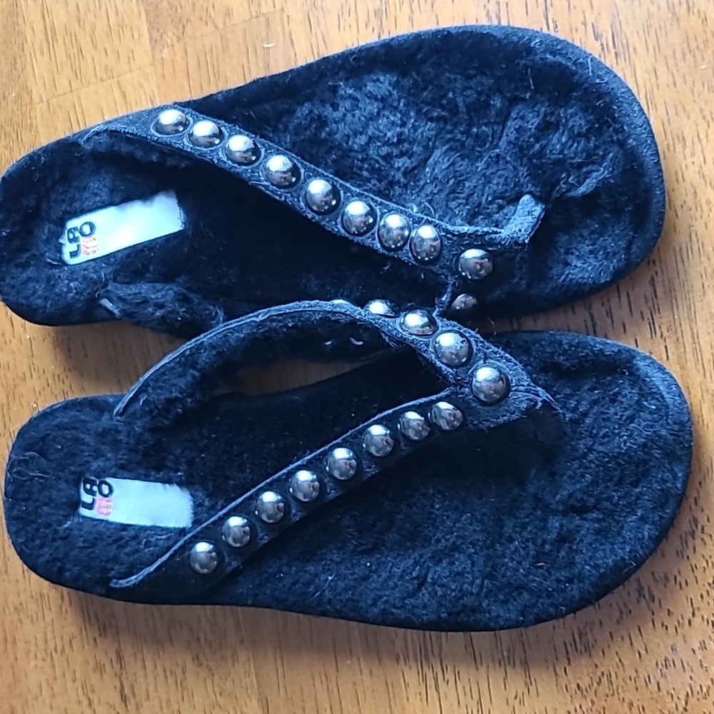 LAM0 shearling footed thong sandal